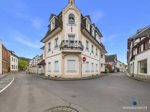 Eckhaus Front - 1 Zimmer Mehrfamilienhaus, Wohnhaus in Königswinter