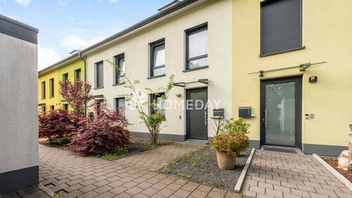 Außenansicht 2 - Moderne Wohnqualität mit Stil - Hochwertiges Reihenhaus mit Garten in familienfreundlicher Lage
