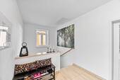 Treppenaufgang zu W2 - Mehrfamilienhaus, Wohnhaus mit 270,00 m&sup2; in Möckmühl zum Kaufen