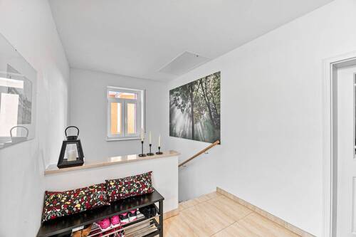 Treppenaufgang zu W2 - Mehrfamilienhaus, Wohnhaus mit 270,00 m&sup2; in Möckmühl zum Kaufen