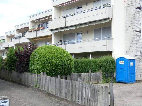 HäuseransichtBalkonseite.JPG - Schöne bezahlbare Familienwohnung!