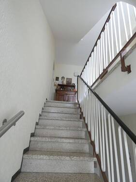 Treppenhaus.JPG - 4 Zimmer Etagenwohnung in Gingen an der Fils