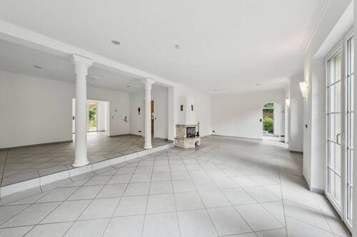 Blick in den Wohnbereich WE 1 mit Kamin - 1 Zimmer Mehrfamilienhaus, Wohnhaus zum Kaufen in Bad Saarow