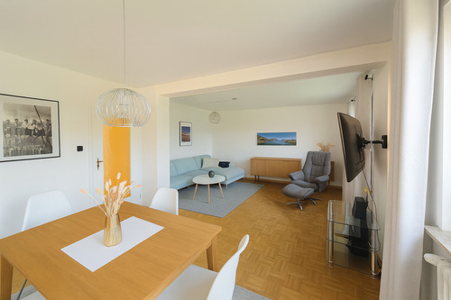 Helles Wohn- und Esszimmer mit gemütlicher Atmosphäre - Einfamilienhaus Wohntraum mit großem Garten und Wintergarten