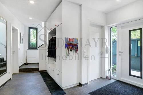 Ansicht EG Eingangsbereich - 6 Zimmer Einfamilienhaus zum Kaufen in Gilching