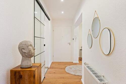 Flur - 4 Zimmer Etagenwohnung zum Kaufen in Walluf