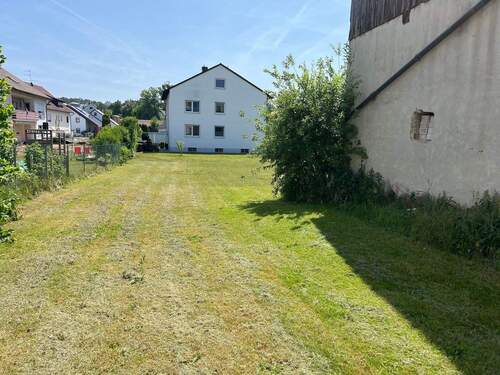 Blick von Einfahrt - Einfamilienhaus in Röttenbach