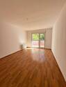 Wohnzimmer - Berlin Alt-Friedrichsfelde: 55m² gepflegte 2-Zimmer-Wohnung mit Süd-Balkon, Stauraum & guter Infrastruktur – ideal für Eigennutzer & Anleger