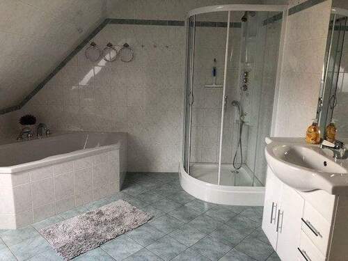 Bad - Dachgeschoss - Haupthaus - 