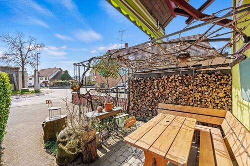 Terrasse / Wintergarten Gaststätte - Mehrfamilienhaus, Wohnhaus mit 219,00 m&sup2; in Orsingen-Nenzingen / Nenzingen zum Kaufen