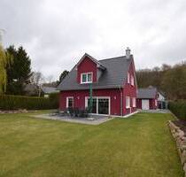 Modernes Ferienhaus eingebettet in traumhaftes Naturidyll * Ostseebad Binz OT Serams *