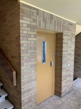 Aufzug in der Nähe - 