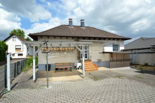 Außenansicht Haus Eingang Westen - 3 Zimmer Einfamilienhaus zum Kaufen in Nieder-Hilbersheim