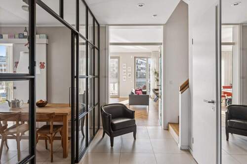 Eingangsbereich mit Zugang zum HWR und Garderobe - 