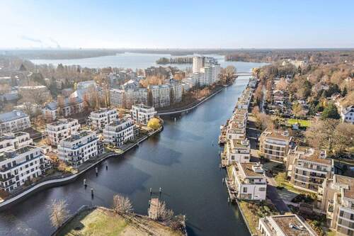 Humboldtinsel umrahmt vom Tegeler Fließ und Tegeler Hafen - 