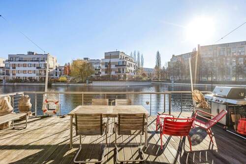 Terrasse mit Wasserzugang und Bootsanleger - 6 Zimmer Doppelhaushälfte zum Kaufen in Berlin