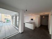 Wohnküche mit Blick auf Balkon - 2 Zimmer Etagenwohnung in Heilbronn