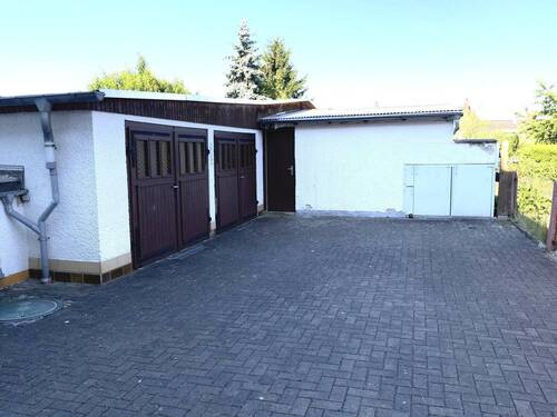 Garagen und Nebengebäude - 5 Zimmer Doppelhaushälfte zum Kaufen in Pößneck