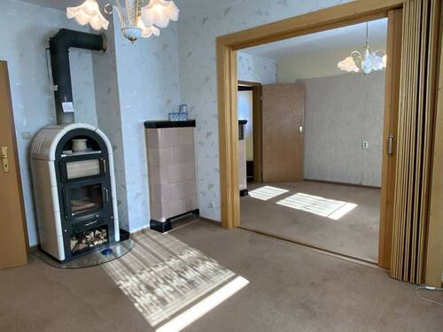 Kaminofen im Wohn-/Esszimmer - Doppelhaushälfte mit 124,00 m² in Pößneck zum Kaufen