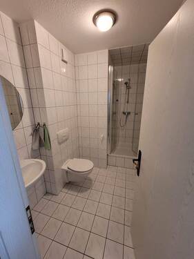 Badezimmer - Etagenwohnung mit 63,00 m&sup2; in Halle zur Miete