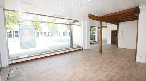 Gegenüber Neuer Markt - Büro in Neumarkt in der Oberpfalz