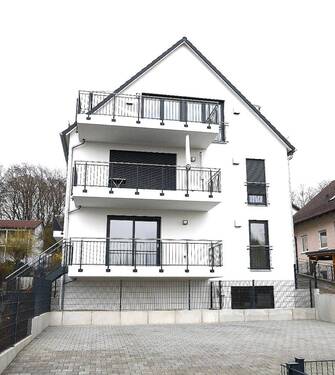 Bild 1 - Einmalige Gelegenheit ! Dachgeschosswohnung mit unverbaubaren Blick über ganz Regensburg. Bezugsfertig!