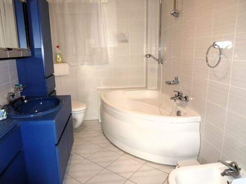  Bad mit Fenster im EG - 