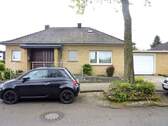  Vorderansicht mit erster Garage. - 5 Zimmer Bungalow in Baesweiler
