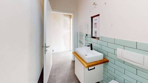 Tageslichtbad mit Dusche im OG - 