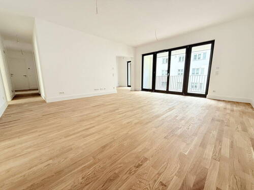 Wohnzimmer - 4 Zimmer Etagenwohnung zum Kaufen in Berlin