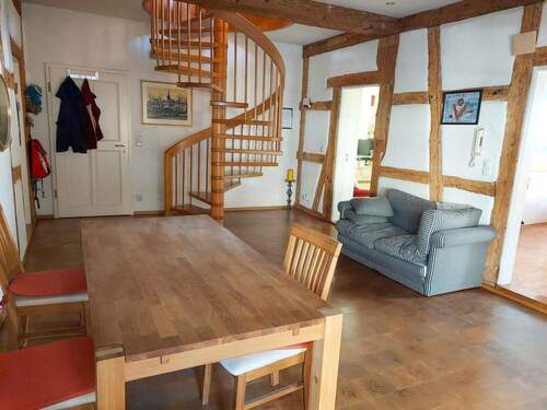 Eingang / Aufenthalt 1. Stock - 6 Zimmer Etagenwohnung in Nördlingen