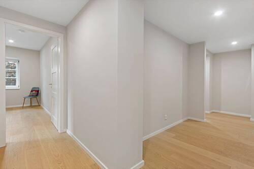 Flur - Etagenwohnung mit 121,60 m&sup2; in Halle (Saale) zur Miete