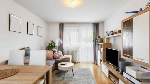 Wohnzimmer 1 - 2 Zimmer Etagenwohnung zum Kaufen in Aalen