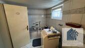 Badezimmer im EG mit Wanne - 