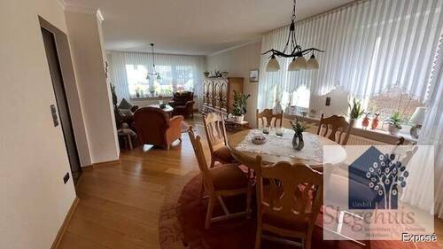 Wohnzimmer - 7 Zimmer Einfamilienhaus in Wesel