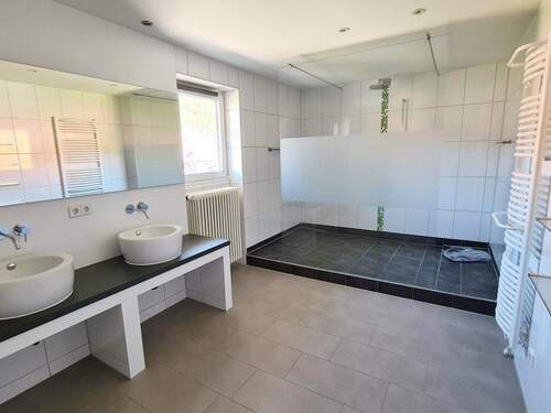 Tageslichtbad mit Dusche - 