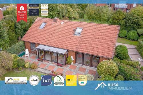 Hausansicht - Wunderschönes Einfamilienhaus zur Renovierung in idealer Lage mit großem Kaufgrundstück