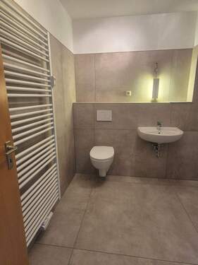 Bad (2).jpg - 2 Zimmer Etagenwohnung in Döbeln