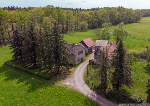 Luftbild - idyllisch gelegener Hof - 249.000,00&nbsp;EUR Kaufpreis, ca.&nbsp; 160,00&nbsp;m&sup2;&nbsp;Wohnfl&auml;che