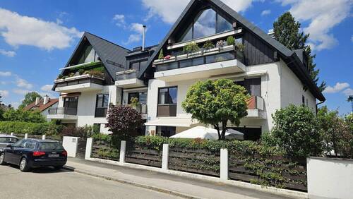 Südseite Haus von rechts - 3 Zimmer Etagenwohnung zum Kaufen in München