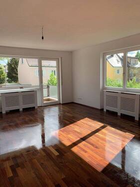 Wohnzimmer Richtung Balkon - Etagenwohnung mit 111,00 m&sup2; in München zum Kaufen