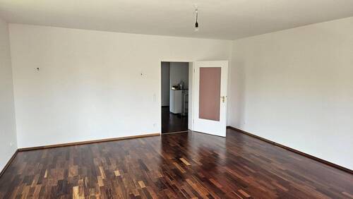 Wohnzimmer Richtung Tür - 