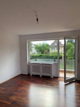 Schlafzimmer Blick auf Balkon - 