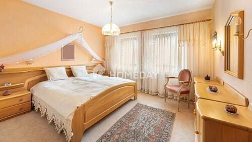 1. OG Schlafzimmer 1 - 