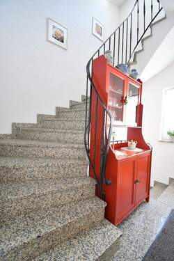 Treppenhaus für 3 Wohnungen.jpg - 