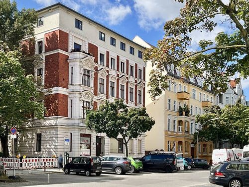 Blick in die Straße - Etagenwohnung mit 129,00 m² in Berlin zum Kaufen