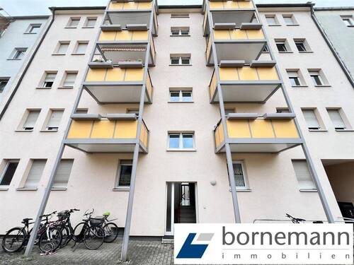 Hausansicht - Ruhige Südstadtlage! Freie 3-Zi.-Wohnung mit zeitgemäßer Ausstattung + Balkon!