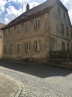 Außenansicht - Sanierungsbedürftiges Mehrfamilienhaus in Toplage