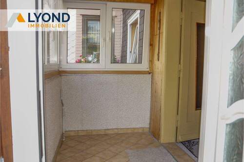 Vorbau - 5 Zimmer Einfamilienhaus zum Kaufen in Altenfeld