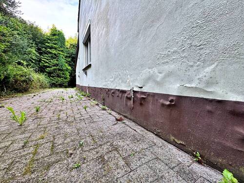 Sichtbare Schäden an der Fassade - 